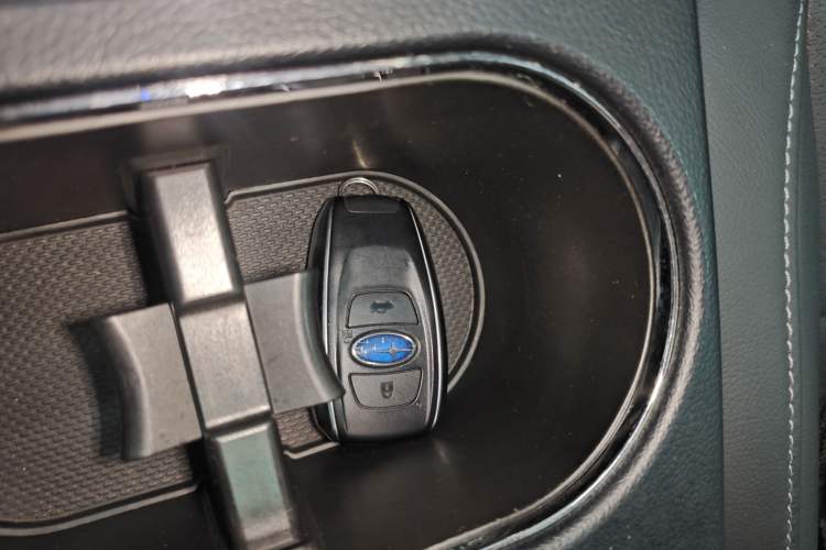 Used Subaru Outback 2017 2.5i Luxury Navigation Edition Interior 1