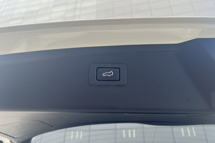 Used Subaru Outback 2017 2.5i Luxury Navigation Edition Interior 1