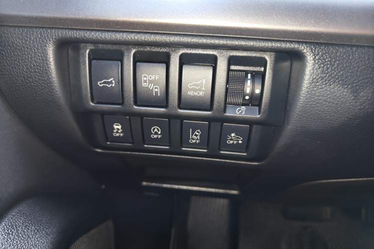 Used Subaru Outback 2017 2.5i Luxury Navigation Edition with EyeSight Interior 10