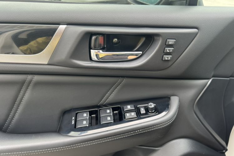 Used Subaru Outback 2017 2.5i Sport Navigation Edition with EyeSight Interior 15