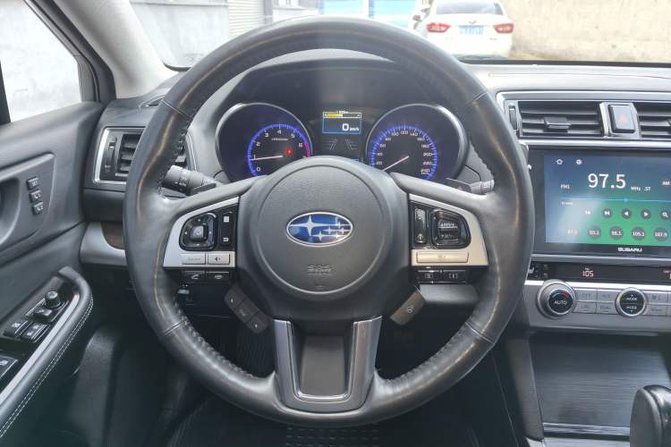 Used Subaru Outback 2017 2.5i Luxury Navigation Edition with EyeSight Interior 2