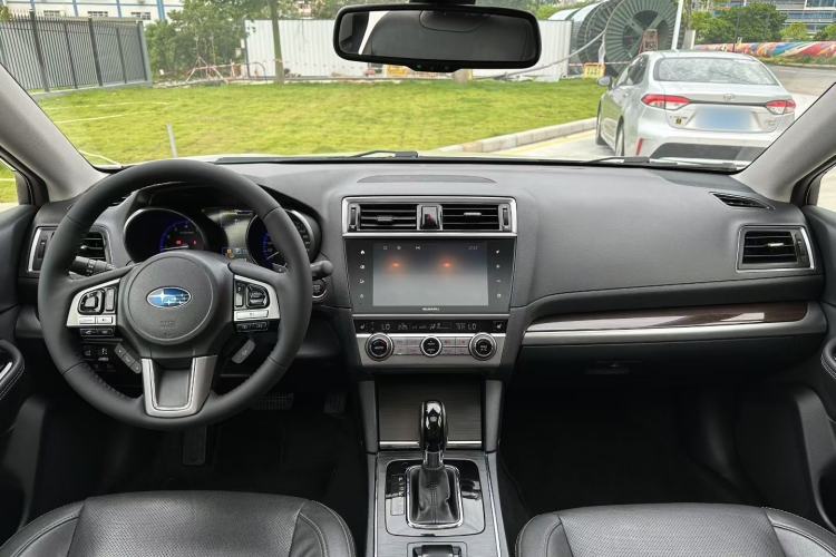 Used Subaru Outback 2017 2.5i Luxury Navigation Edition with EyeSight Interior 3