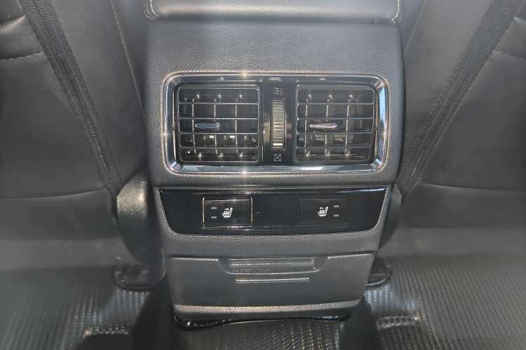 Used Subaru Outback 2017 2.5i Luxury Navigation Edition with EyeSight Interior 3