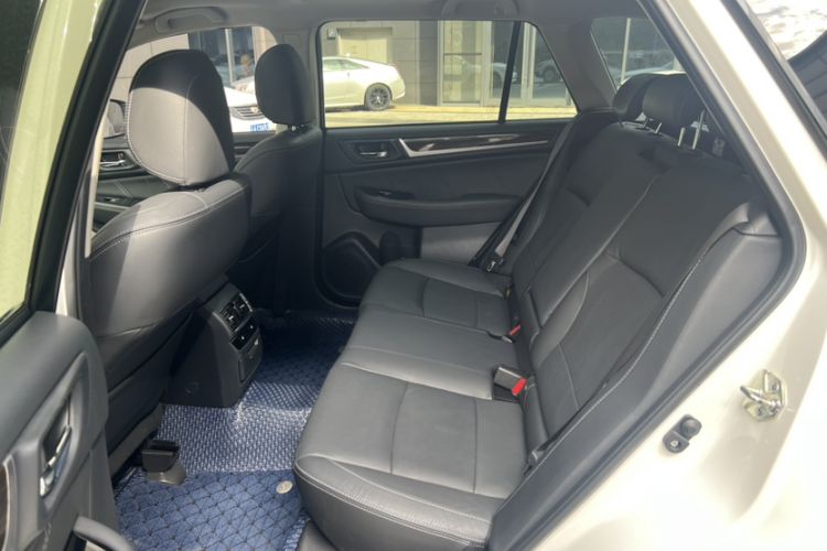 Used Subaru Outback 2017 2.5i Luxury Navigation Edition Interior 3