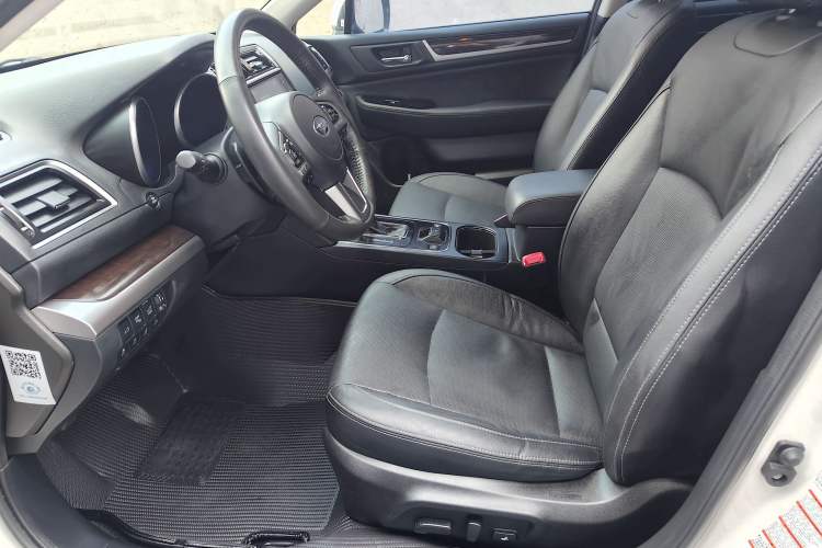 Used Subaru Outback 2017 2.5i Luxury Navigation Edition with EyeSight Interior 4