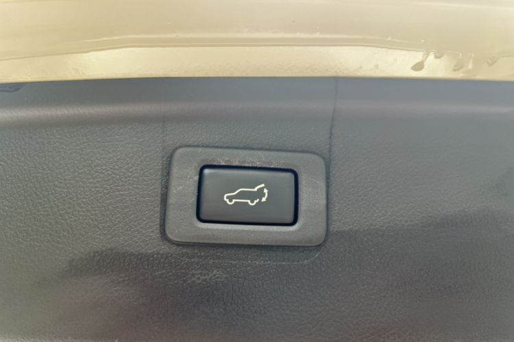 Used Subaru Outback 2017 2.5i Sport Navigation Edition with EyeSight Interior 4