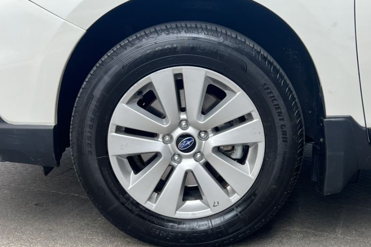 Used Subaru Outback 2017 2.5i Luxury Navigation Edition Interior 4