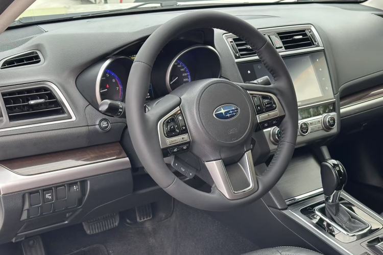 Used Subaru Outback 2017 2.5i Luxury Navigation Edition with EyeSight Interior 5