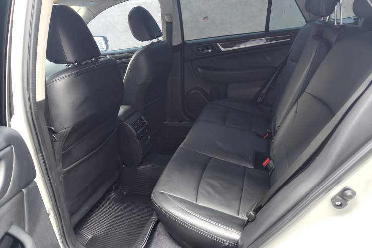 Used Subaru Outback 2017 2.5i Luxury Navigation Edition with EyeSight Interior 5