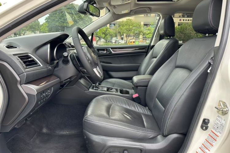 Used Subaru Outback 2017 2.5i Luxury Navigation Edition with EyeSight Interior 6
