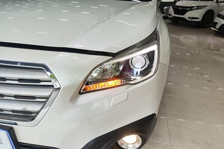 Used Subaru Outback 2017 2.5i Luxury Navigation Edition with EyeSight Left Front Headlight