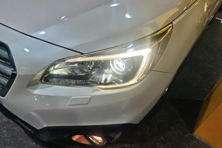 Used Subaru Outback 2017 2.5i Luxury Navigation Edition with EyeSight Left Front Headlight