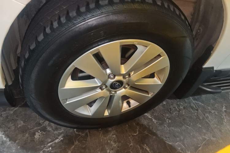 Used Subaru Outback 2017 2.5i Luxury Navigation Edition with EyeSight Left Front Wheel Hub