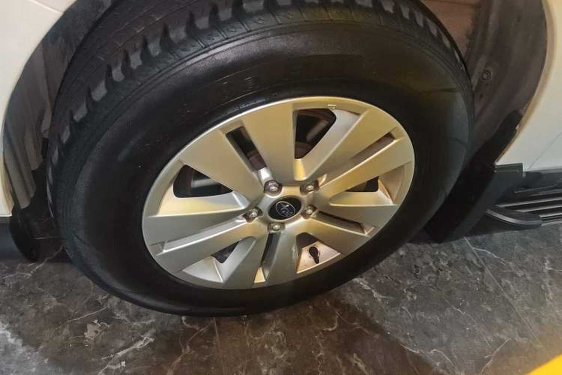 Used Subaru Outback 2017 2.5i Luxury Navigation Edition with EyeSight Left Front Wheel Hub