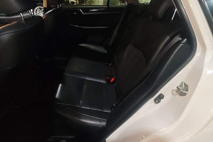 Used Subaru Outback 2017 2.5i Luxury Navigation Edition with EyeSight Left Rear Seat