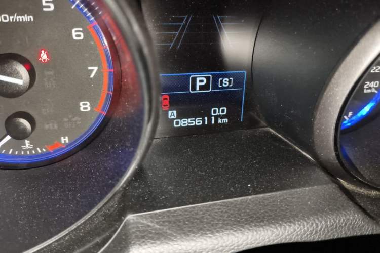 Used Subaru Outback 2017 2.5i Sport Navigation Edition with EyeSight Odometer Close Up