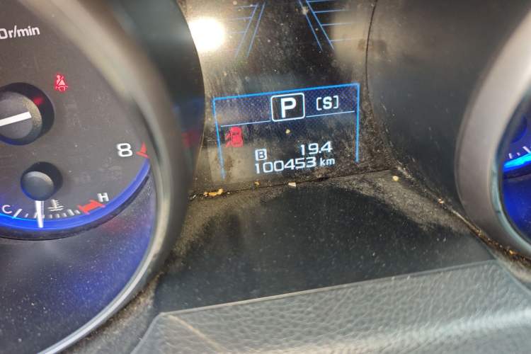 Used Subaru Outback 2017 2.5i Sport Navigation Edition with EyeSight Odometer Close Up