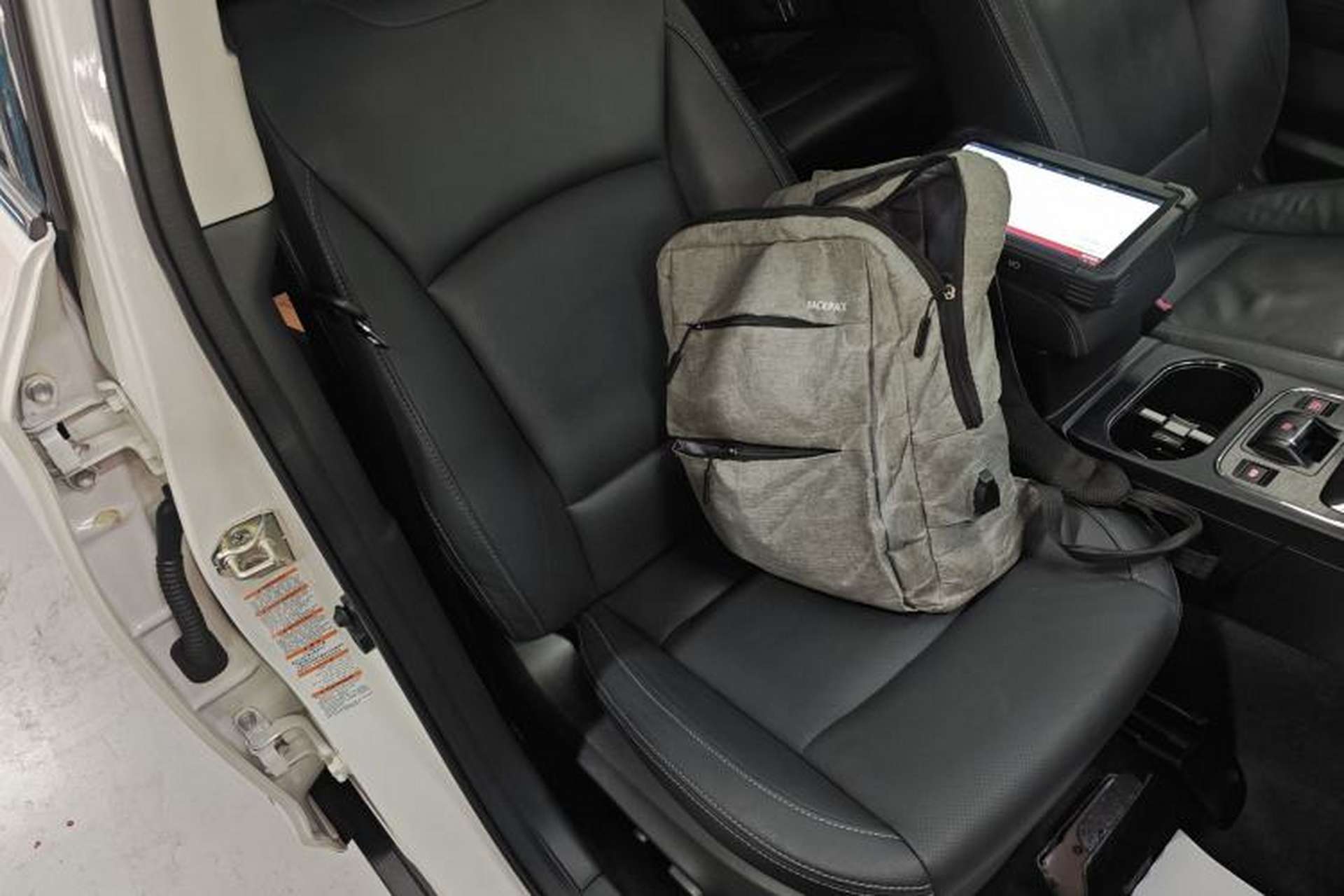 Used Subaru Outback 2017 2.5i Luxury Navigation Edition Right Front Seat