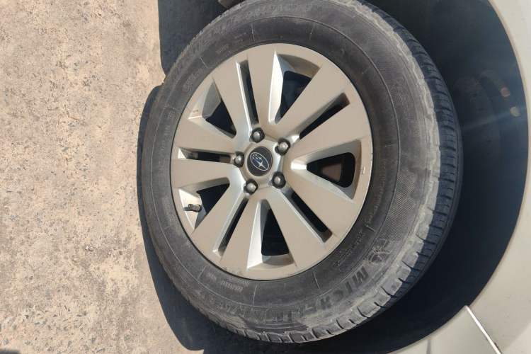 Used Subaru Outback 2017 2.5i Luxury Navigation Edition Right Front Wheel Hub