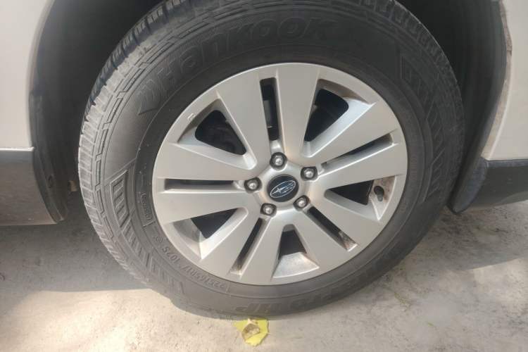 Used Subaru Outback 2017 2.5i Luxury Navigation Edition with EyeSight Right Front Wheel Hub