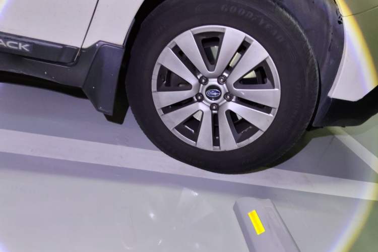 Used Subaru Outback 2017 2.5i Luxury Navigation Edition Right Front Wheel Hub