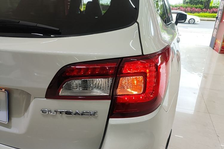 Used Subaru Outback 2017 2.5i Luxury Navigation Edition with EyeSight Right Rear Taillight