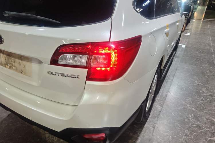 Used Subaru Outback 2017 2.5i Luxury Navigation Edition with EyeSight Right Rear Taillight