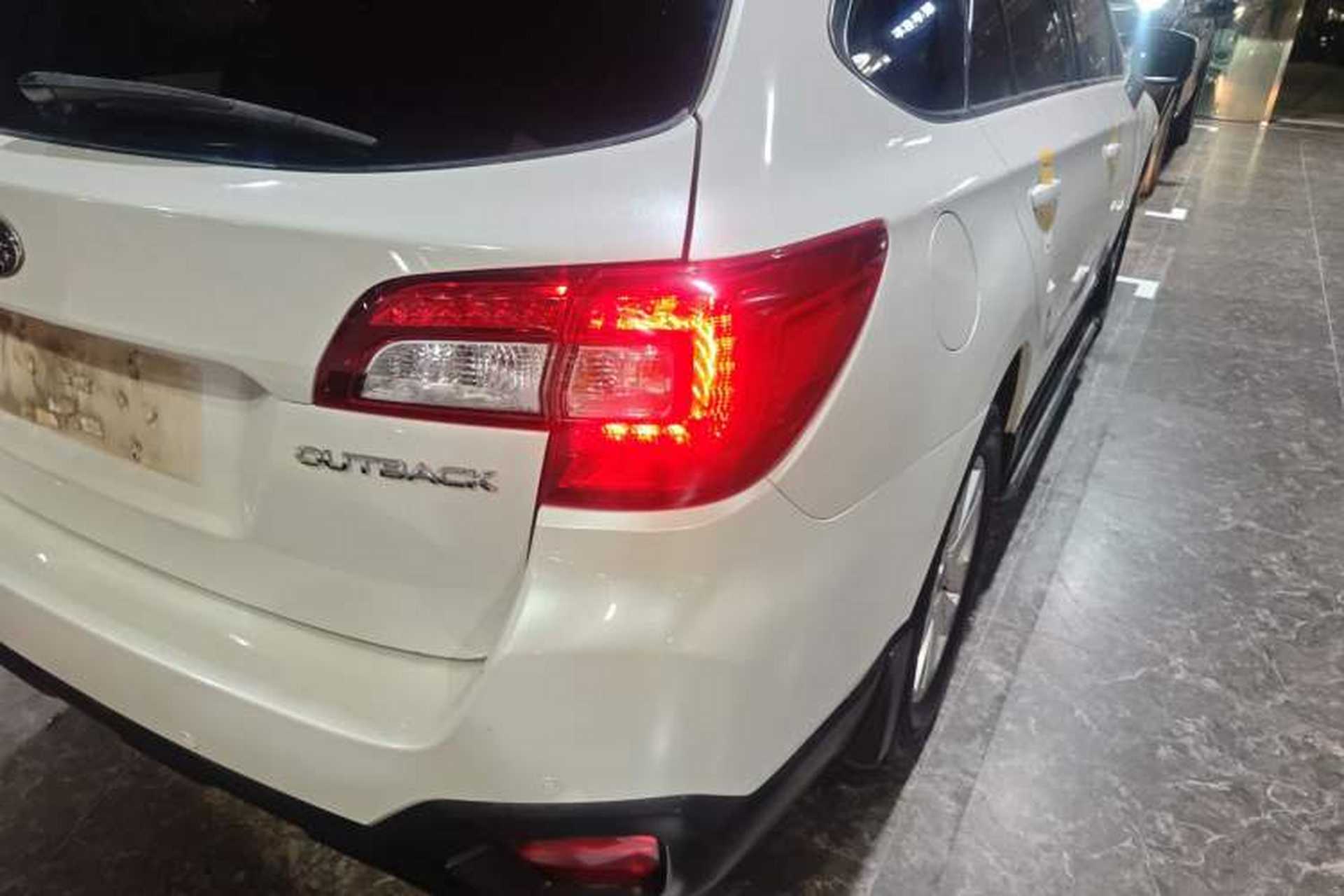 Used Subaru Outback 2017 2.5i Luxury Navigation Edition with EyeSight Right Rear Taillight