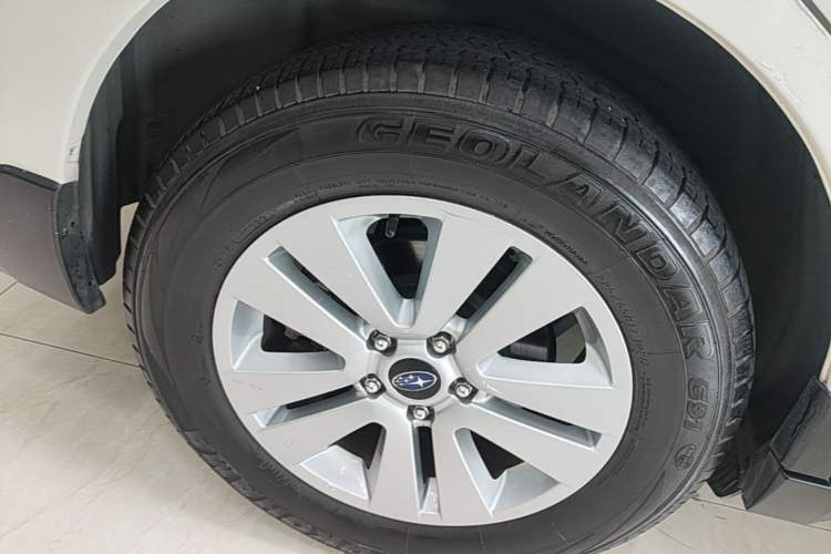 Used Subaru Outback 2017 2.5i Luxury Navigation Edition with EyeSight Right Rear Wheel Hub