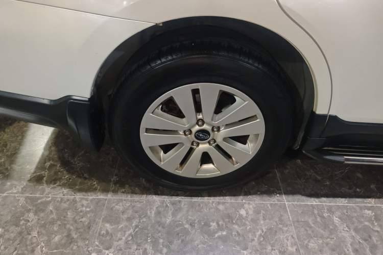 Used Subaru Outback 2017 2.5i Luxury Navigation Edition with EyeSight Right Rear Wheel Hub