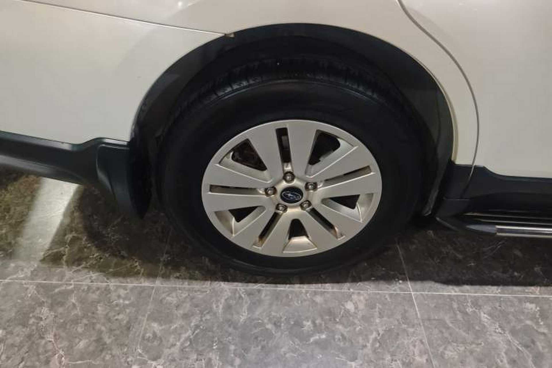 Used Subaru Outback 2017 2.5i Luxury Navigation Edition with EyeSight Right Rear Wheel Hub