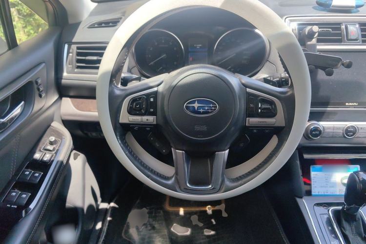 Used Subaru Outback 2017 2.5i Luxury Navigation Edition Steering Wheel