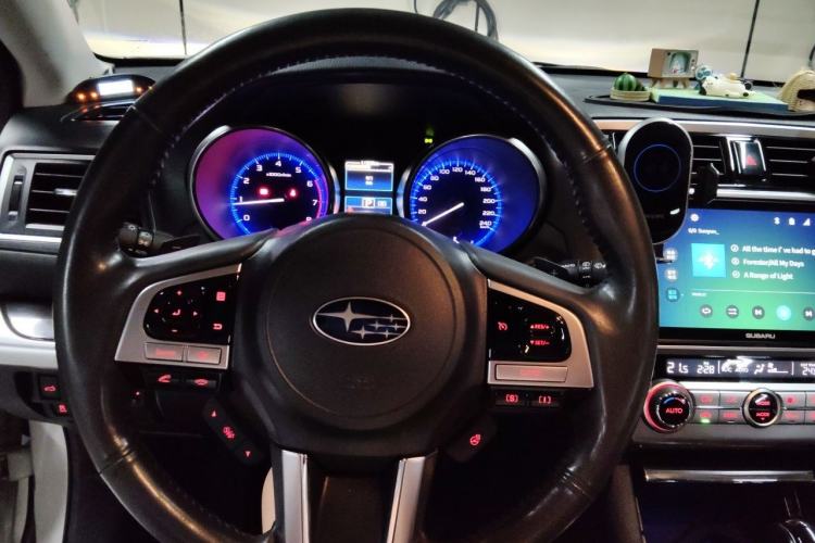 Used Subaru Outback 2017 2.5i Luxury Navigation Edition Steering Wheel
