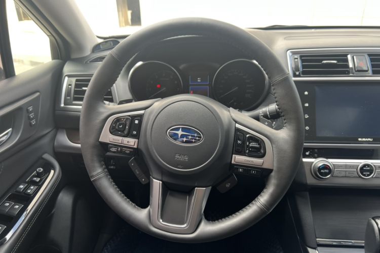 Used Subaru Outback 2017 2.5i Luxury Navigation Edition Steering Wheel
