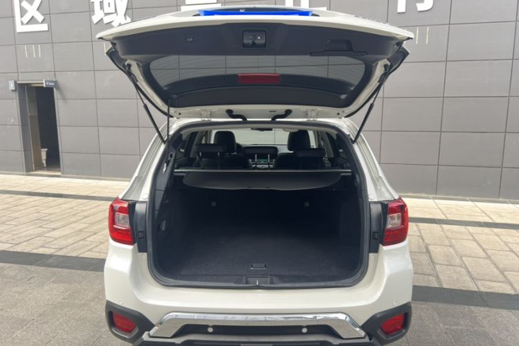 Used Subaru Outback 2017 2.5i Luxury Navigation Edition Trunk