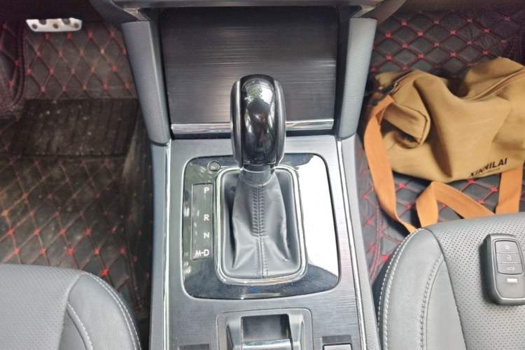 Used Subaru Outback 2017 2.5i Sport Navigation Edition with EyeSight Gear Lever