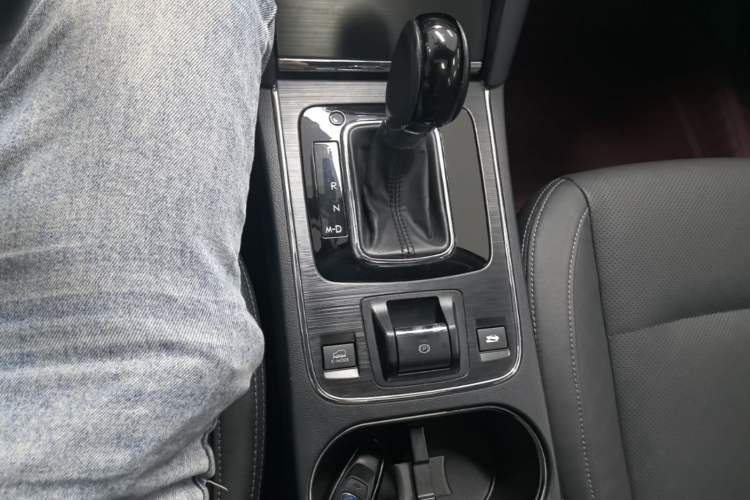 Used Subaru Outback 2017 2.5i Sport Navigation Edition Gear Lever