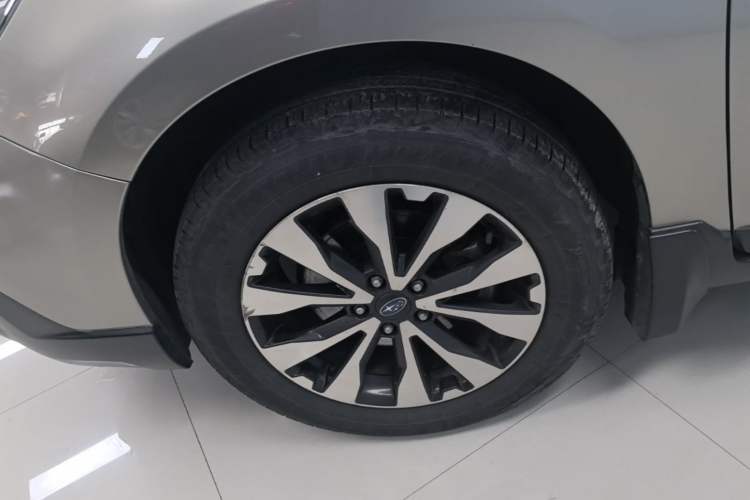 Used Subaru Outback 2017 2.5i Sport Navigation Edition Left Front Wheel Hub