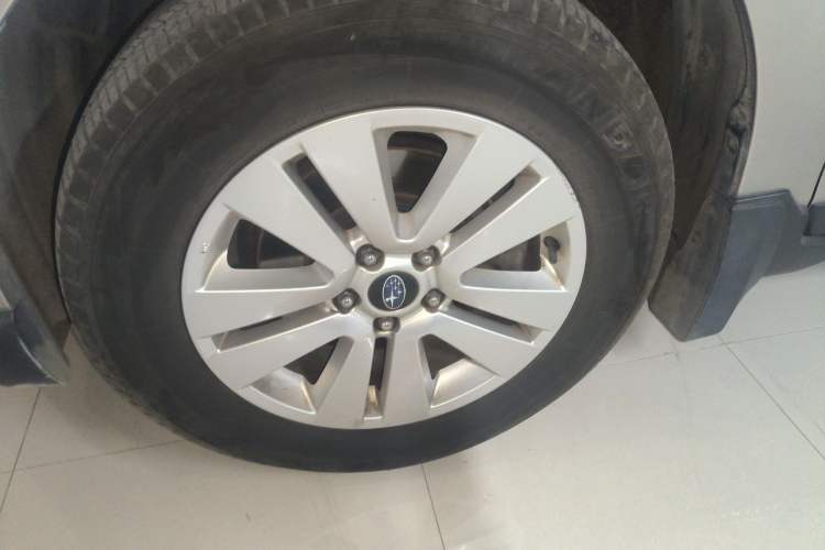 Used Subaru Outback 2017 2.5i Luxury Navigation Edition Left Front Wheel Hub