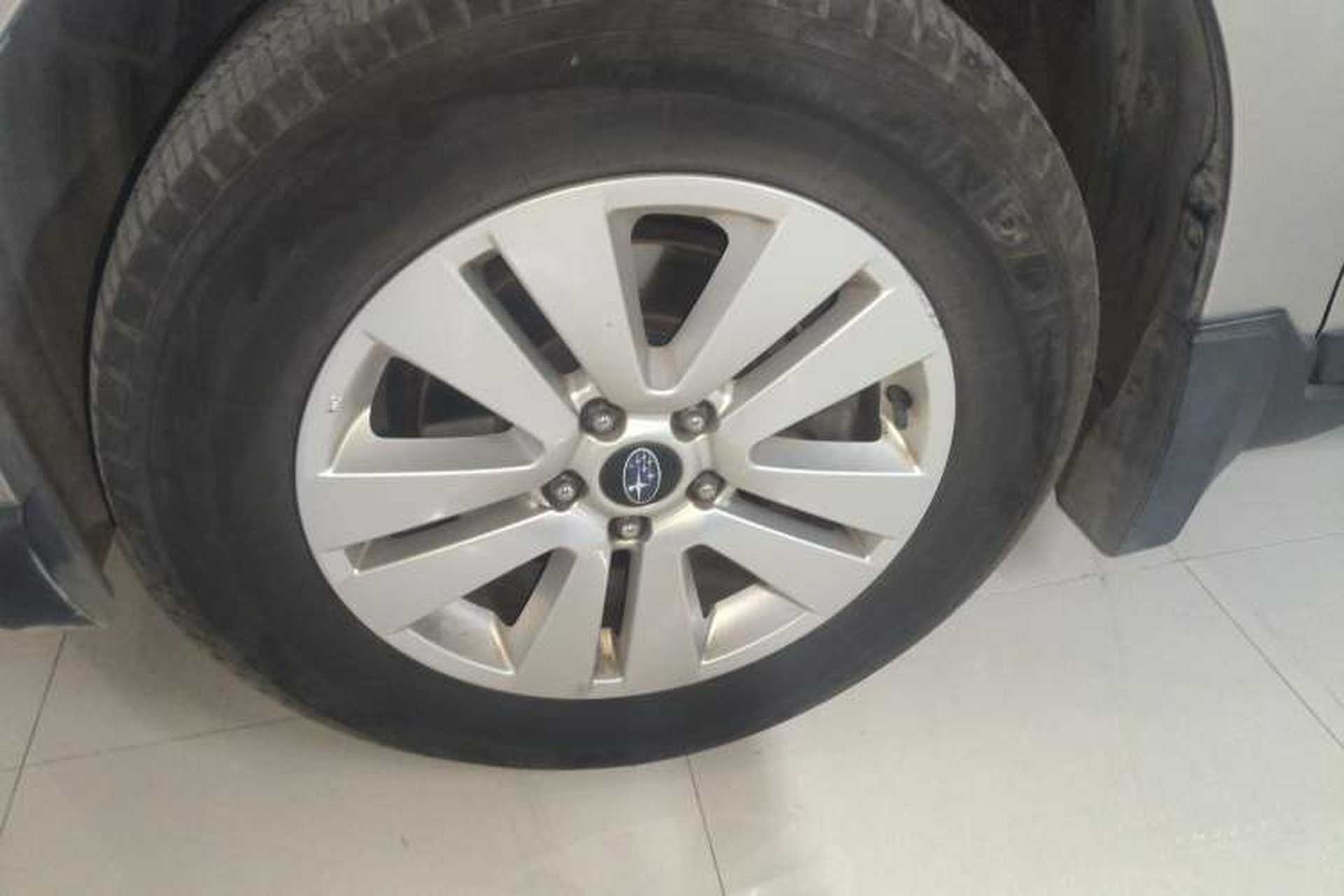 Used Subaru Outback 2017 2.5i Luxury Navigation Edition Left Front Wheel Hub