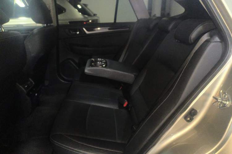 Used Subaru Outback 2017 2.5i Luxury Navigation Edition Left Rear Seat