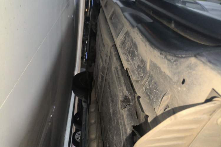 Used Subaru Outback 2017 2.5i Luxury Navigation Edition Left Side Sill