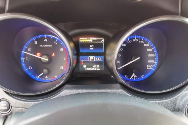 Used Subaru Outback 2017 2.5i Sport Navigation Edition Odometer Close Up