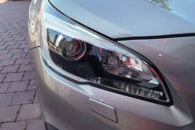 Used Subaru Outback 2017 2.5i Sport Navigation Edition Right Front Headlight