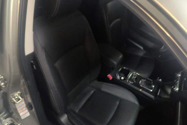 Used Subaru Outback 2017 2.5i Luxury Navigation Edition Right Front Seat