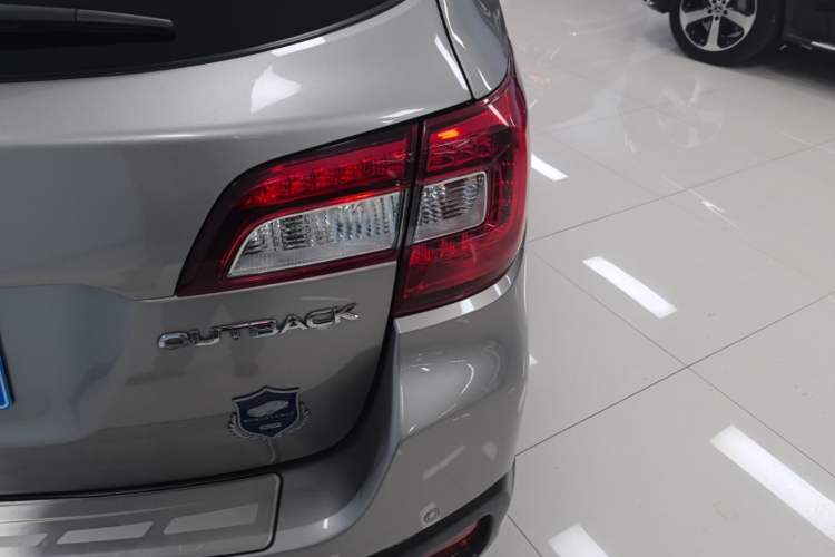 Used Subaru Outback 2017 2.5i Sport Navigation Edition Right Rear Taillight