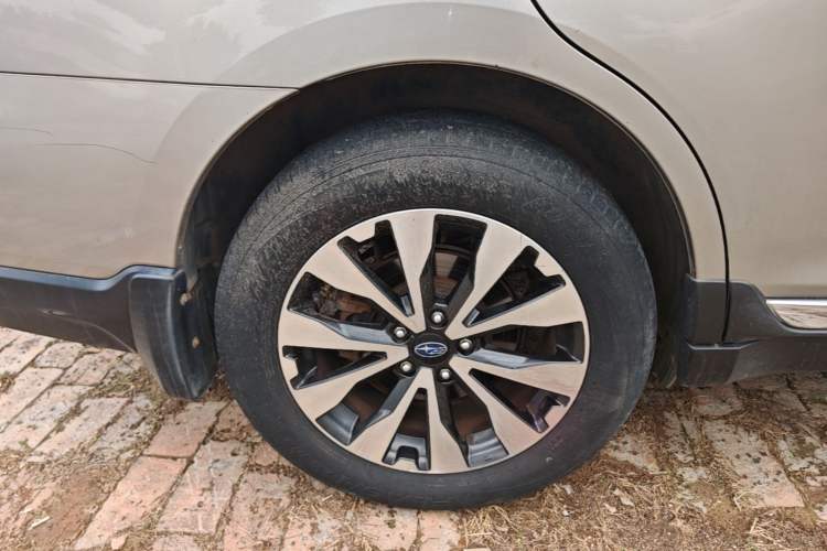 Used Subaru Outback 2017 2.5i Sport Navigation Edition with EyeSight Right Rear Wheel Hub