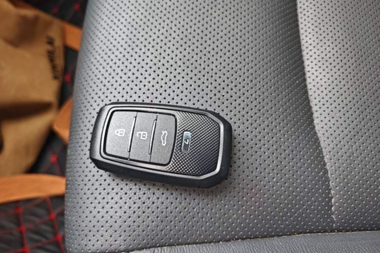 Used Subaru Outback 2017 2.5i Sport Navigation Edition with EyeSight Vehicle Key