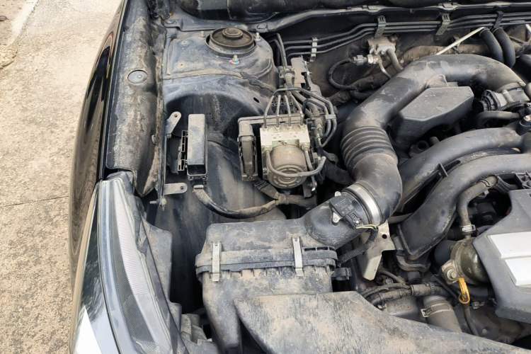 Used Subaru Outback 2018 2.5i Sport Navigation Edition with EyeSight Engine Bay Right