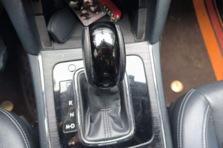 Used Subaru Outback 2018 2.5i Sport Navigation Edition with EyeSight Gear Lever